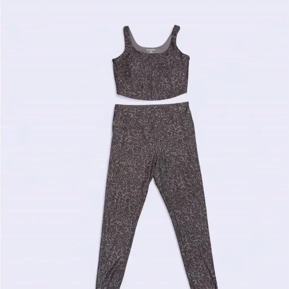Harmony Balance Gray Leopard Print Two-Piece Yoga Set - Size Large - Picture 8 of 8